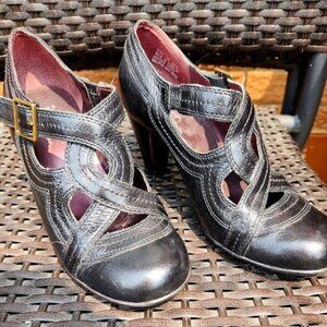 371. Indigo By Clarks Black Leather Heels |7M